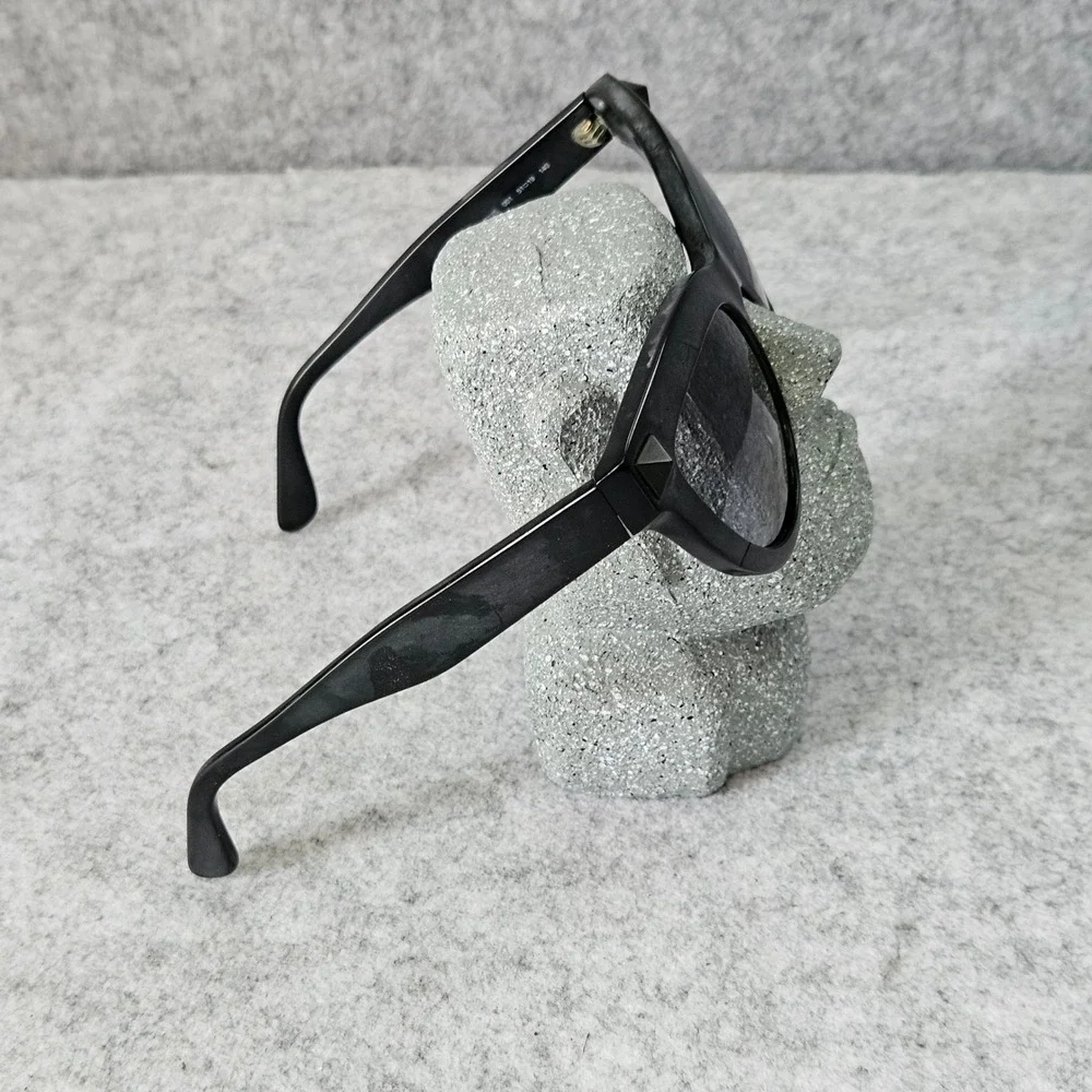 Valentino V712S 001 Black Cat Eye Rockstud Sunglasses Made in Italy 51-19-140